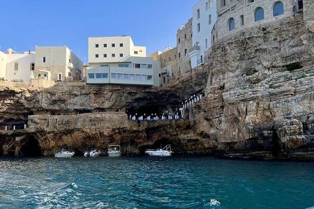 Tour of the magnificent coast of Polignano a Mare