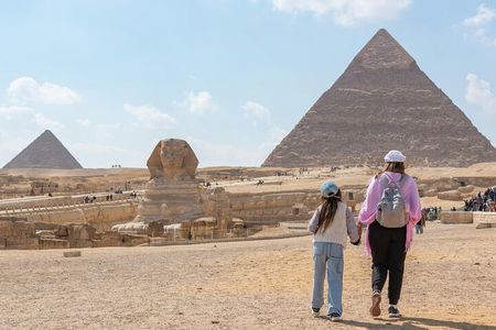Female Guide Tour to Giza Pyramids and Sphinx Tour