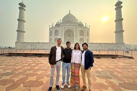 Agra: Taj Mahal and Mausoleum Guided Tour with Skip-the-Line