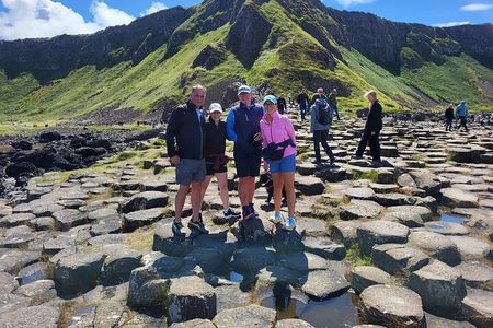 Belfast & Giants Causeway Luxury Mercedes Private Tour for 6 pax