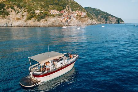 Cinque Terre Sunset Boat Tour : golden hour on the water