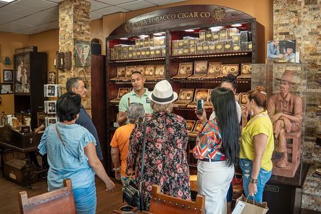 Calle Ocho Walking and food Tour: Cigars, coffee and Live Salsa