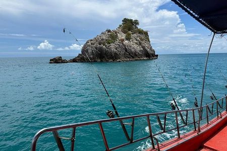 Fishing & Island Lunch Cruise from Koh Samui – Catch & Relax
