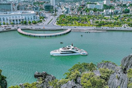 Halong Bay Saquila Yacht Explore Sung Sot Cave & Titop Island