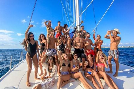 Catamaran with Snorkeling and Playa Norte Beach, Isla Mujeres