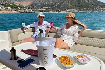 Shared Yacht Tour with Drinks Lunch and Snorkeling