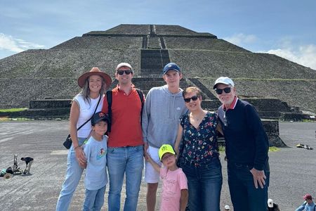 Half Day Teotihuacan and La Gruta
