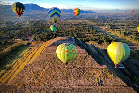 Teotihuacan balloon flight