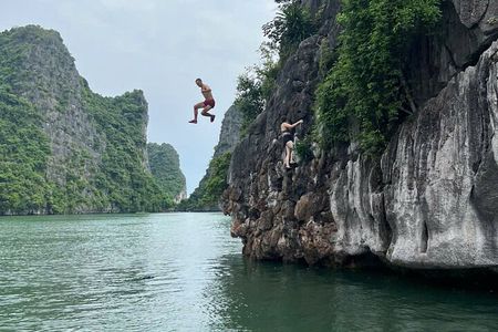 Full Day Guided Tour to Lan Ha Bay with Kayaking, Cliff Jumping