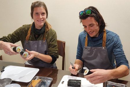 Nishiki Market, Private Sushi class & Sake Tasting in Townhouse