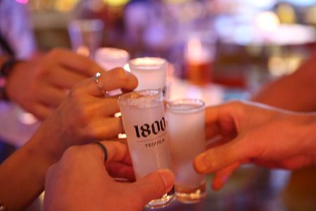 Seoul: Itaewon Premium Pub Crawl with VIP Bottle Service