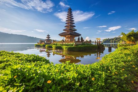 Munduk: Tamblingan jungle trek, waterfall, Ulun Danu temple