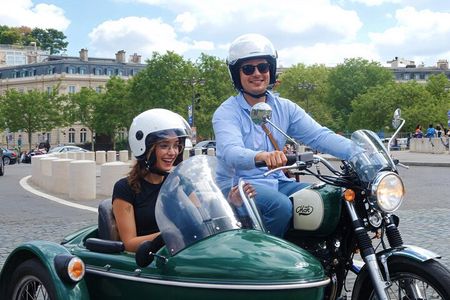 Retro Side-Car Tour in Paris and River Cruise
