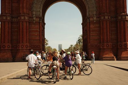 Barcelona 3-hour Bike or E-Bike Tour: Highlights and Hidden Gems