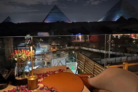 Giza: Dinner with Pyramids All Around You at Rooftop7000
