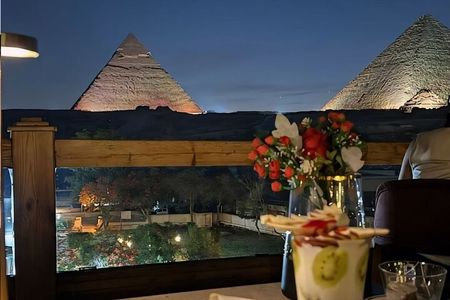Great Pyramid Inn Dinner With Pyramids View