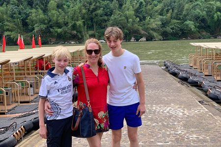 Li River Bamboo boat Cruise & Yangshuo Village private day tour