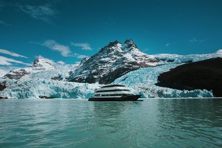 The Spirit Of The Glaciers: 1 Night Guided Cruise from Calafate