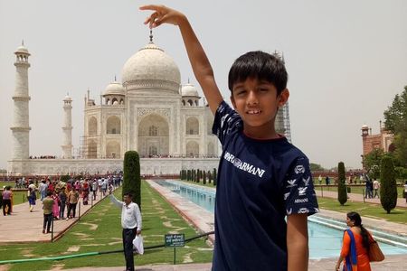 Visit Taj Mahal in a day from Bangalore choosing your own flights