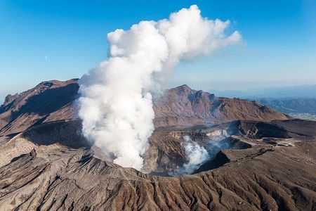 Aso Vocano, Grassland,Onsen and Aso shrine 1-Day Tour