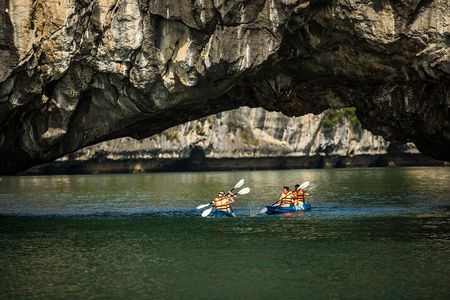 2 Days 1 Night Luxury Halong Bay Cruise Tour from Halong