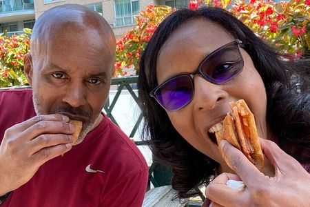 Toronto: St Lawrence Market Food Tour with 6 Food Tastings