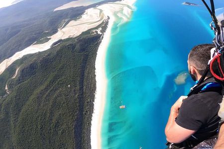 Airlie Beach: Tandem Skydive over Whitsunday Islands