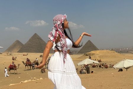 All inclusive Pyramids Tour, Egyptian Museum and Lunch 