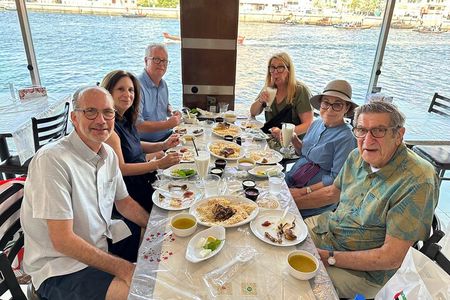 Local Street Food and Guided Walking Tour of Dubai Old Town
