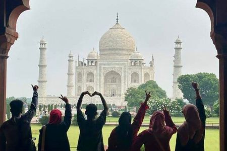 Taj Mahal Tour by Gatimaan Train with 5-Star Lunch & Tickets