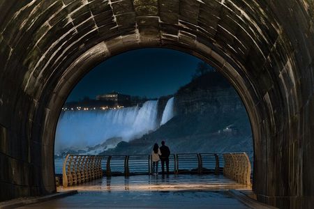 Night on Niagara Small Group Tour with Power Station Light Show
