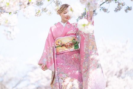 Tokyo Authentic Kimono Rental in Asakusa with Photography Option