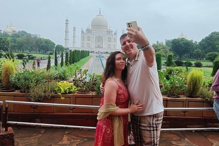 From Delhi : Private Taj Mahal trip with skip the line ticket