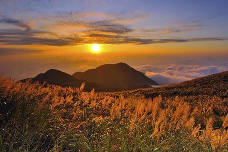 Yangmingshan, Yehliu, Jiufen & Shifen Private Tour From Taipei
