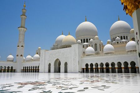 From Dubai Guided Tour to Sheikh Zayed Grand Mosque 
