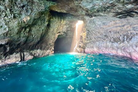 Kauai: Nā Pali Coast Zodiac Raft Expedition and Snorkeling