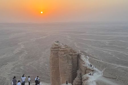 Explore Edge of The World in a Private Trip with Saudi Dinner