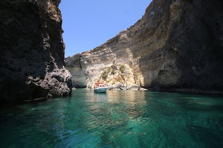 Speed Boat Tour around Comino and Blue Lagoon