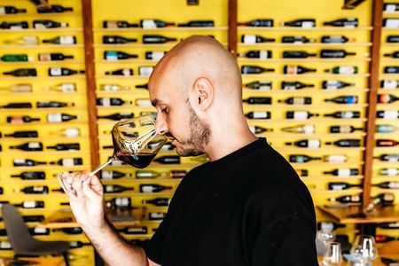 Fun Wine Tasting with the most italian Sommelier in Milan