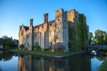 Private Chauffeured Tour to Hever Castle from London