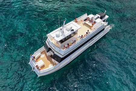 Maui Luxury Snorkeling Molokini aboard Air Conditioned Yacht Elua