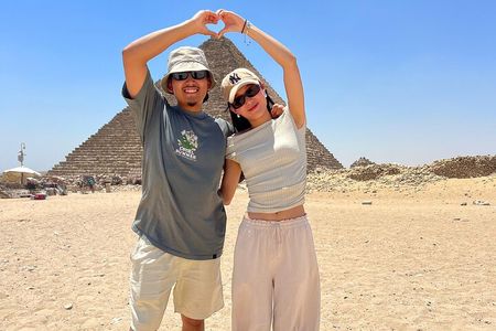 Half Day Private Tour of the Giza Pyramids with Camel Ride, Lunch