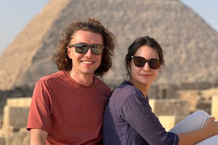 Cairo: Pyramids, Bazaar, Lunch with Female Guide