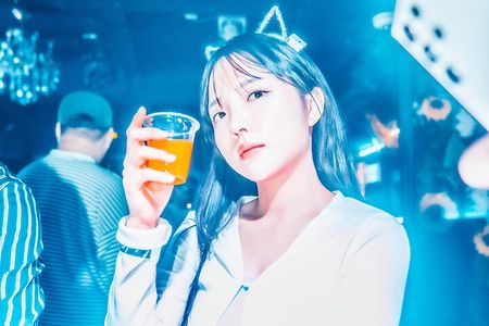 Seoul: Itaewon Premium Pub Crawl with Open Bottles