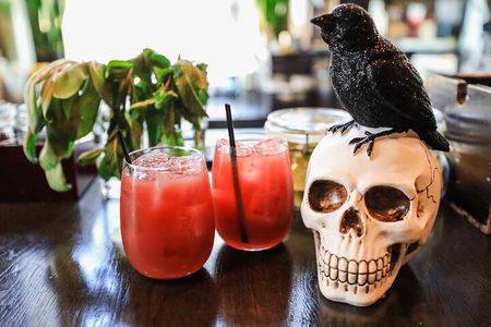 3 Hour Walking Food & Haunted History Tour in Lexington