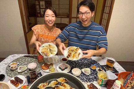 Yokohama: Manga Art & Cooking Experience in a Tatami Room