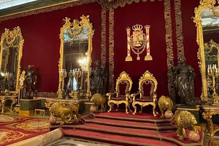 Tour of the Royal Palace of Madrid with tickets and without queue 