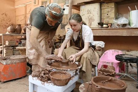 Exclusive Lesson of Omani Clay Pottery