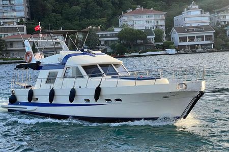 Istanbul : Private Luxury Yacht on Bosphorus 14 Meter