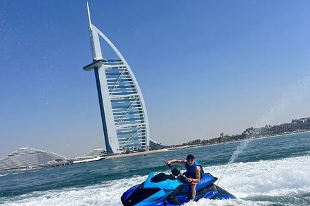 Jet Ski Tour of Burj Al Arab in a Small-group